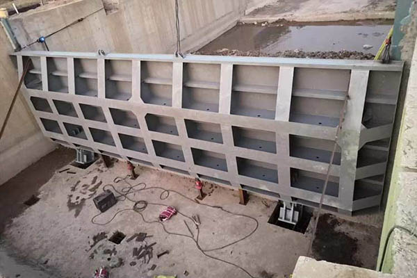 露顶式与潜孔式弧形闸门有什么区别整体外观 | 通用型结构 | 闸门整体结构展示