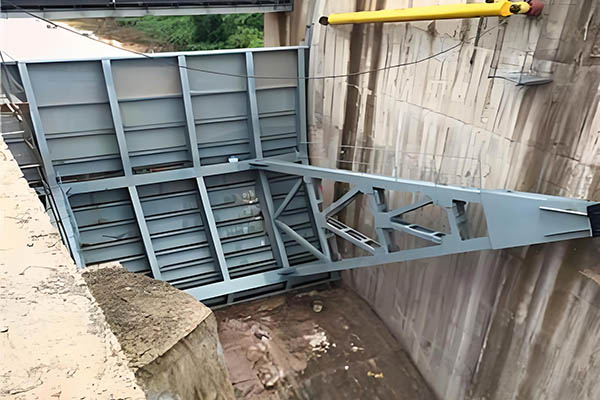 液压启闭机安装与管路冲洗 | 油缸吊装、液压站就位、管路循环清洗及排气