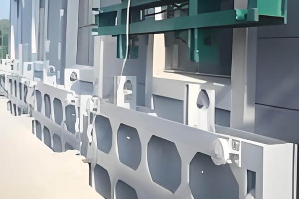 冬季闸门防冻维护措施 | 门叶周边破冰、启闭机润滑油更换低温型号