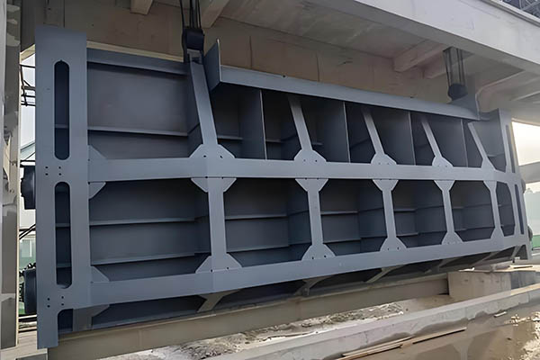 钢制闸门安装步骤及精度要求 | 门叶就位、螺栓紧固、密封间隙调整全流程