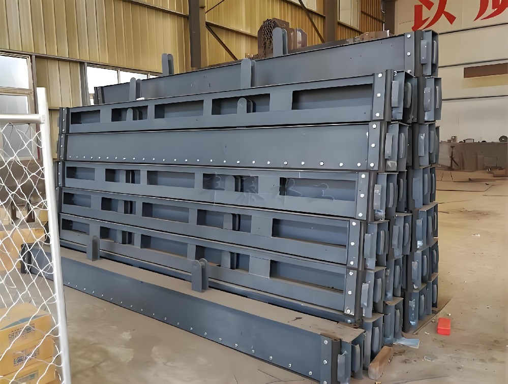 3x3 米叠梁钢闸门 | 中型渠道检修门常用 | 多块梁体叠合密封可靠 | 工厂直供 - 产品展示图