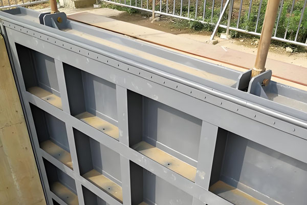 平面钢闸门与弧形钢闸门选型对比 | 适用条件、造价、维护综合评估