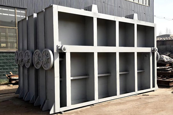 下穿通道防洪闸门 | 立交桥下穿隧道挡水 | 侧翻式或升降式 | 快速组装应急启用