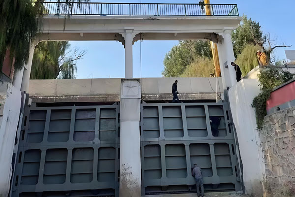 钢制闸门密封形式选择 | 单向止水与双向止水、橡胶密封与充压式密封对比