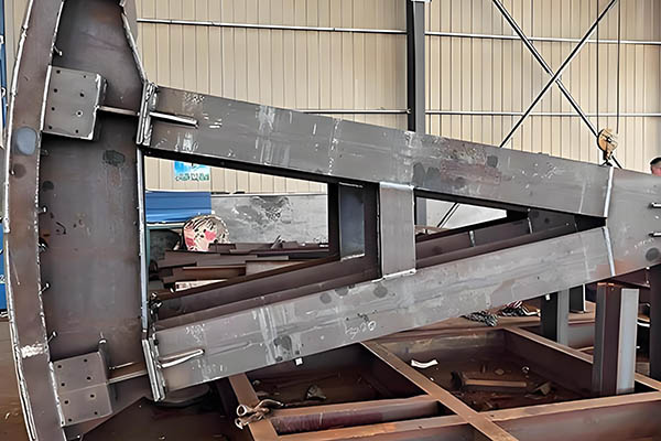 弧形钢闸门动水启闭 | 允许在水流状态下操作闸门 | 水库泄洪紧急调度 - 产品中心