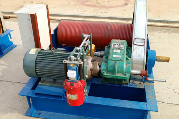 高扬程卷扬启闭机 | 扬程可达 30 米以上 | 深孔闸门及高水位差工况 | 厂家直供 - 产品中心