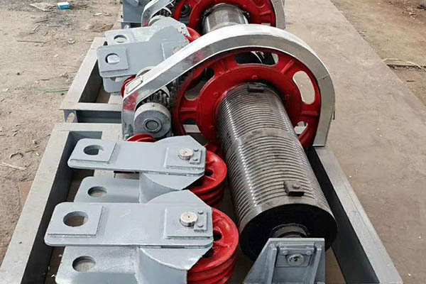 双吊点卷扬启闭机 | 大跨度闸门平稳运行 | 机械同步或电气同步 | 厂家直供非标定制缩略图