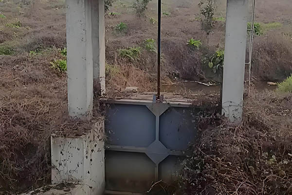 渠道钢闸门密封更换配件 | 橡胶止水老化更新 | 原厂尺寸密封件 | 免费更换指导 - 产品中心